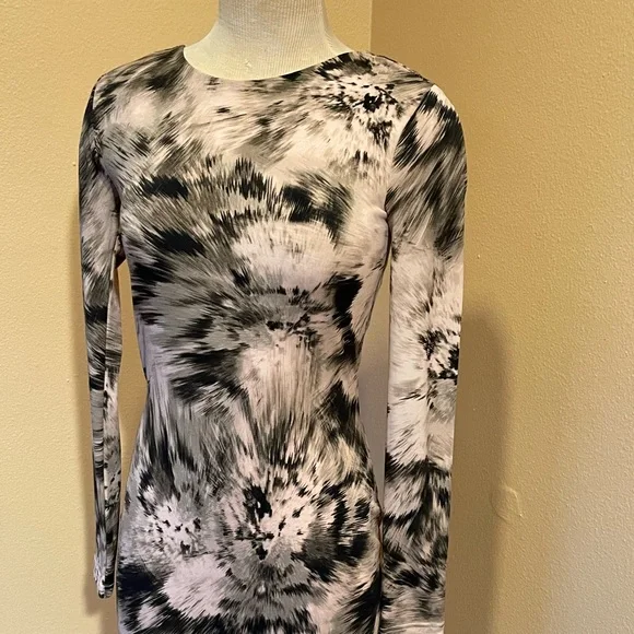 Jennifer Lopez Dresses | Jennifer Lopez Dress Mini Long Sleeve Size Xs. Never Worn, New Without Tags | Color: Black/Cream | Size: Xs | Tru2dance's Jennifer Lopez Dresses | Jennifer Lopez Dress Mini Long Sleeve Size Xs. Never Worn, New Without Tags | Color: Black/Cream | Size: Xs | Tru2dance's